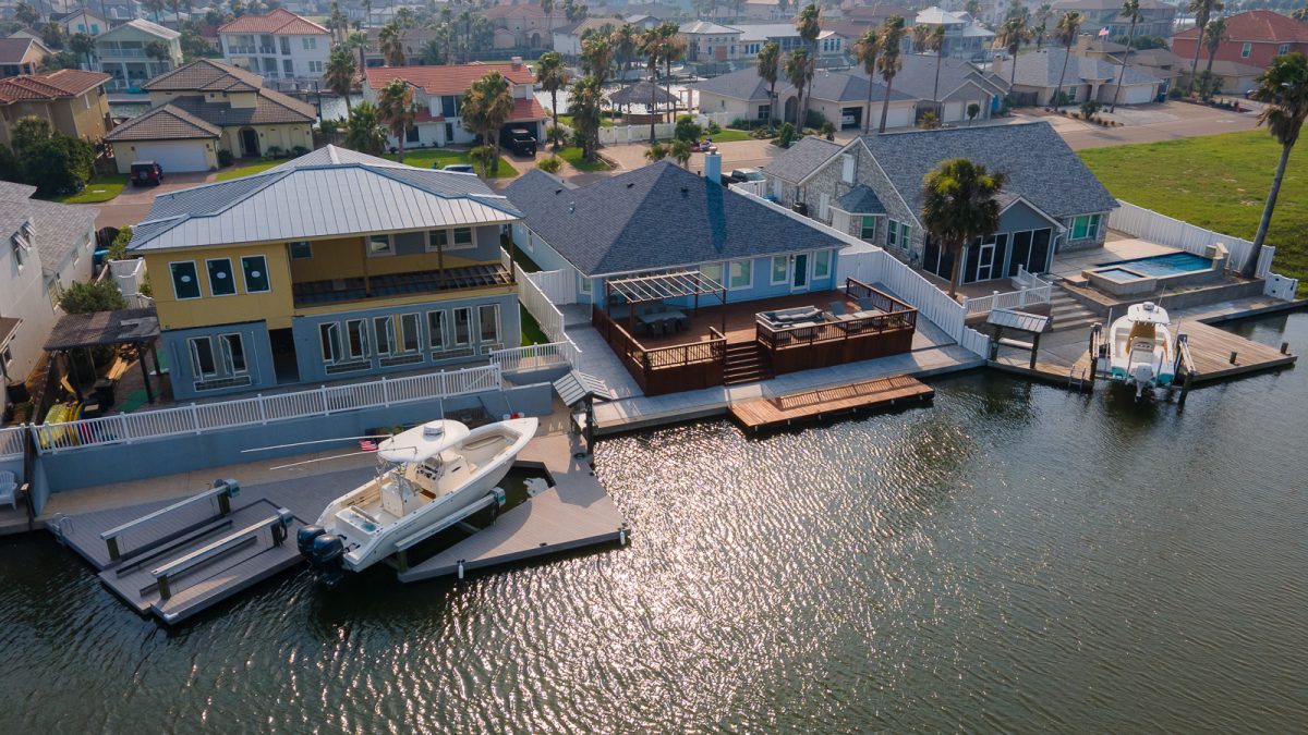 Best Fencing Options for Waterfront Properties