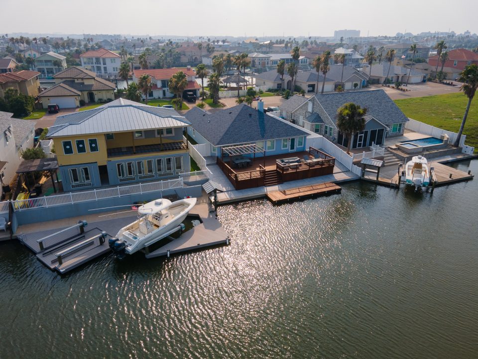 Best Fencing Options for Waterfront Properties